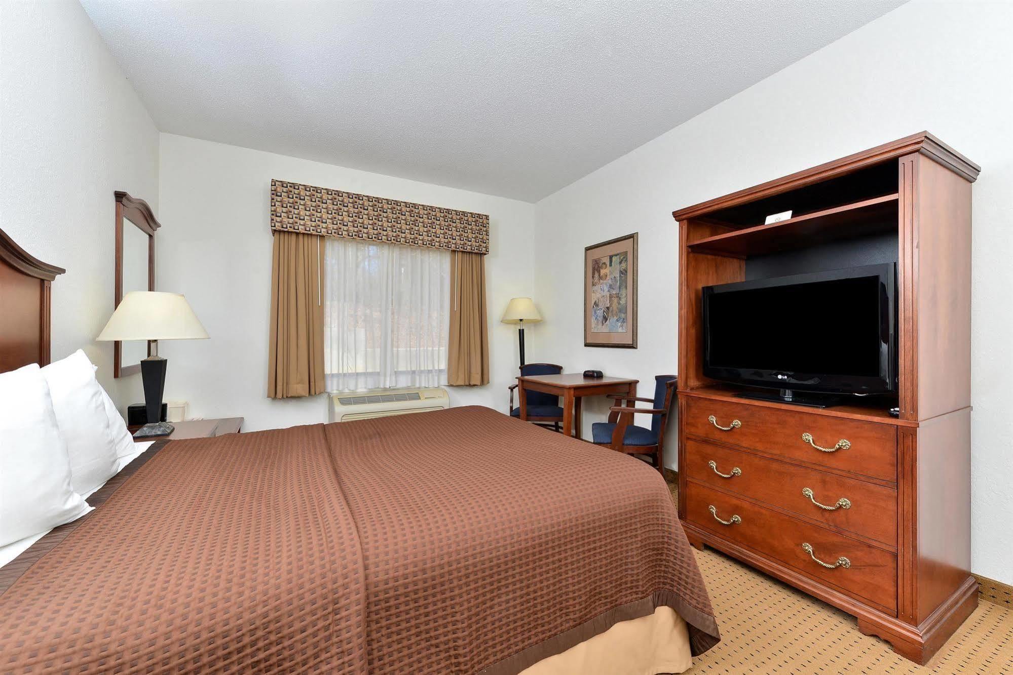 Red Roof Inn & Suites Carrollton, Ga - West Georgia Экстерьер фото